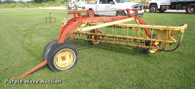 image for item BI9591 New Holland 258 side delivery hay rake
