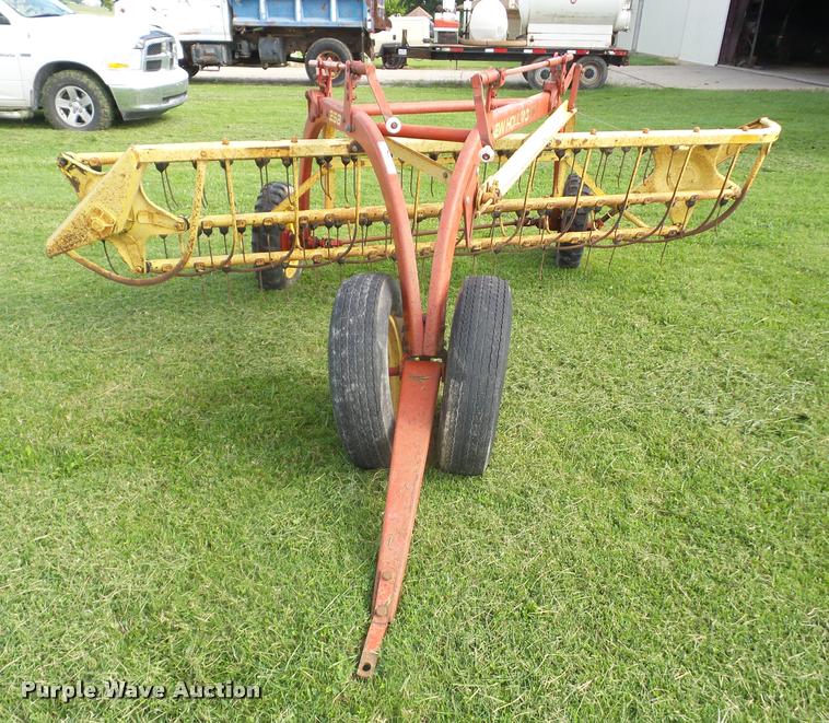 image for item BI9591 New Holland 258 side delivery hay rake