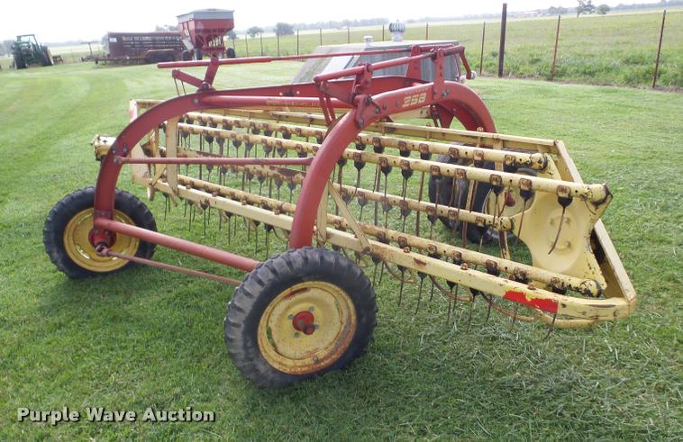 image for item BI9591 New Holland 258 side delivery hay rake