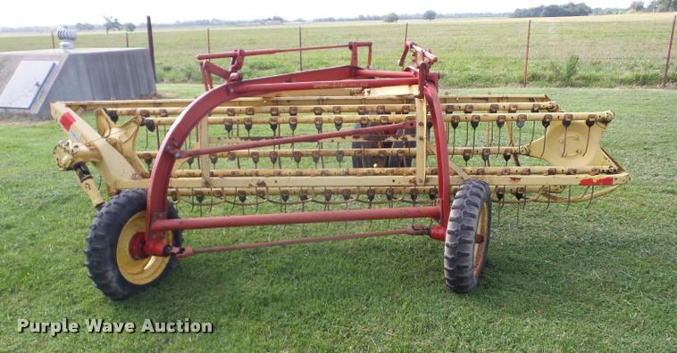 image for item BI9591 New Holland 258 side delivery hay rake