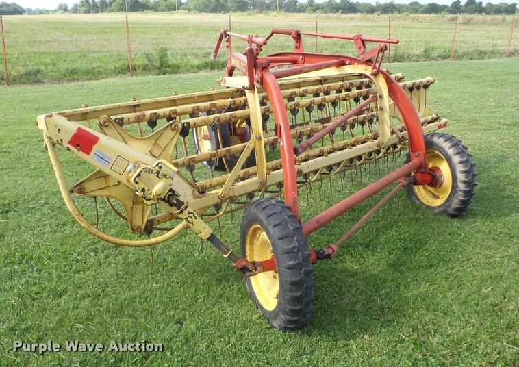 image for item BI9591 New Holland 258 side delivery hay rake