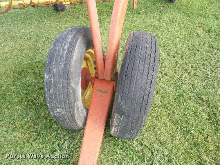 image for item BI9591 New Holland 258 side delivery hay rake