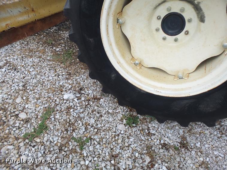 image for item DB5864 Branson 6530 MFWD tractor