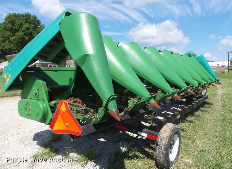 image for item DB5866 1995 John Deere 893 corn head