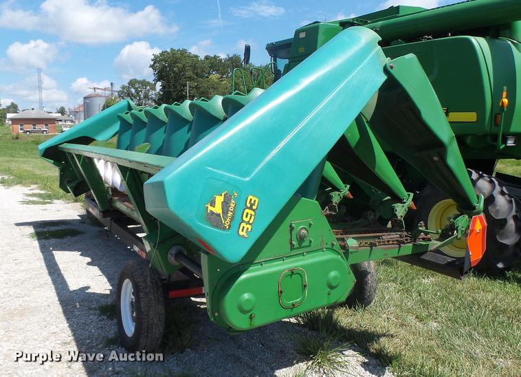 image for item DB5866 1995 John Deere 893 corn head