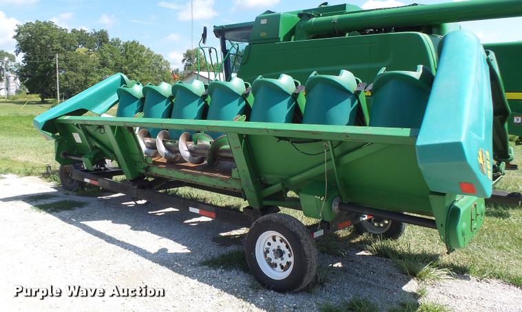 image for item DB5866 1995 John Deere 893 corn head