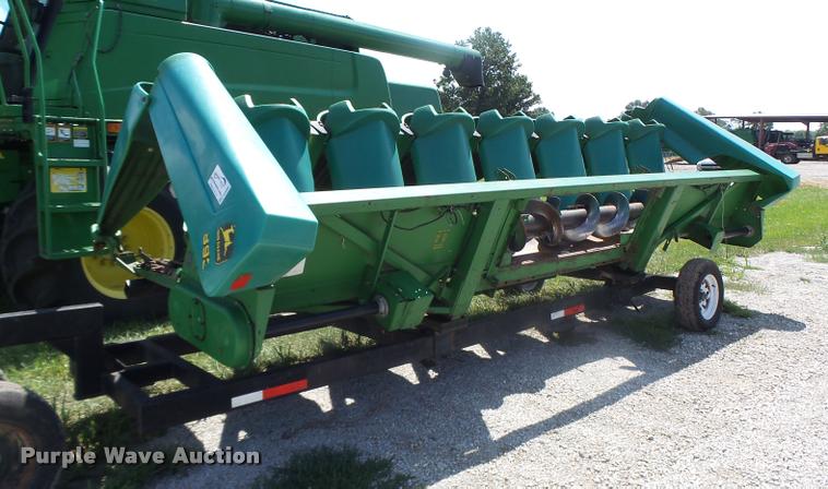 image for item DB5866 1995 John Deere 893 corn head