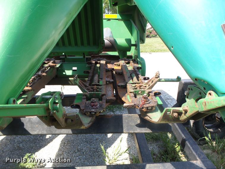 image for item DB5866 1995 John Deere 893 corn head