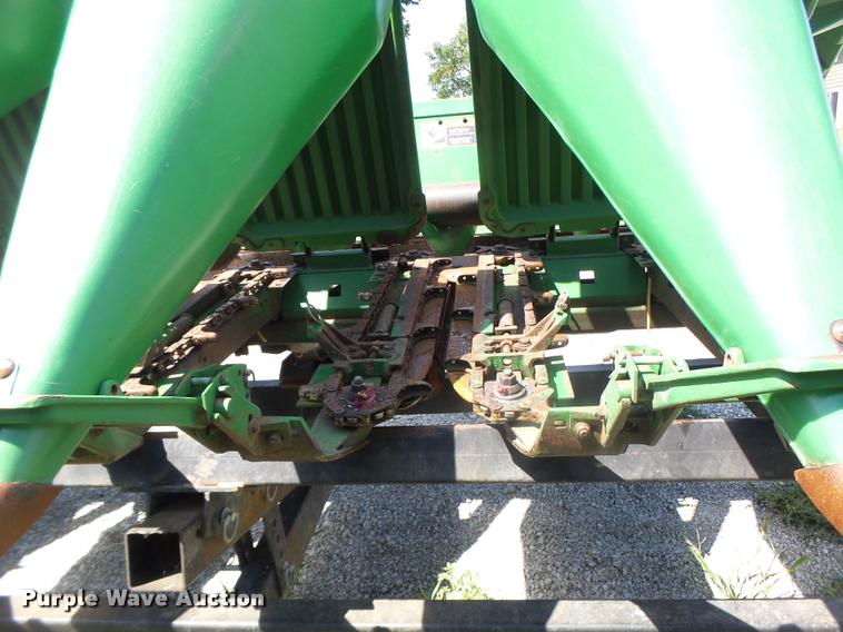 image for item DB5866 1995 John Deere 893 corn head