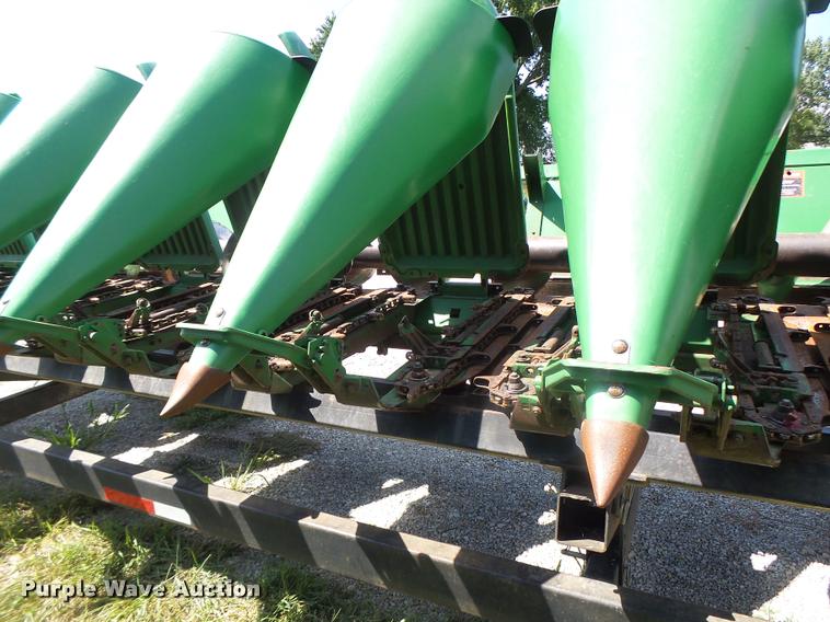 image for item DB5866 1995 John Deere 893 corn head