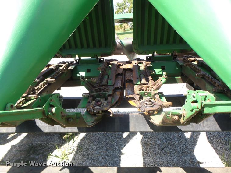 image for item DB5866 1995 John Deere 893 corn head