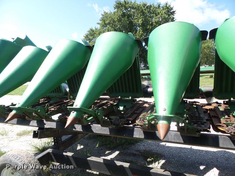 image for item DB5866 1995 John Deere 893 corn head