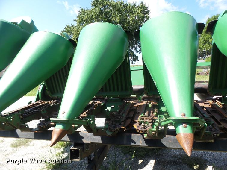 image for item DB5866 1995 John Deere 893 corn head
