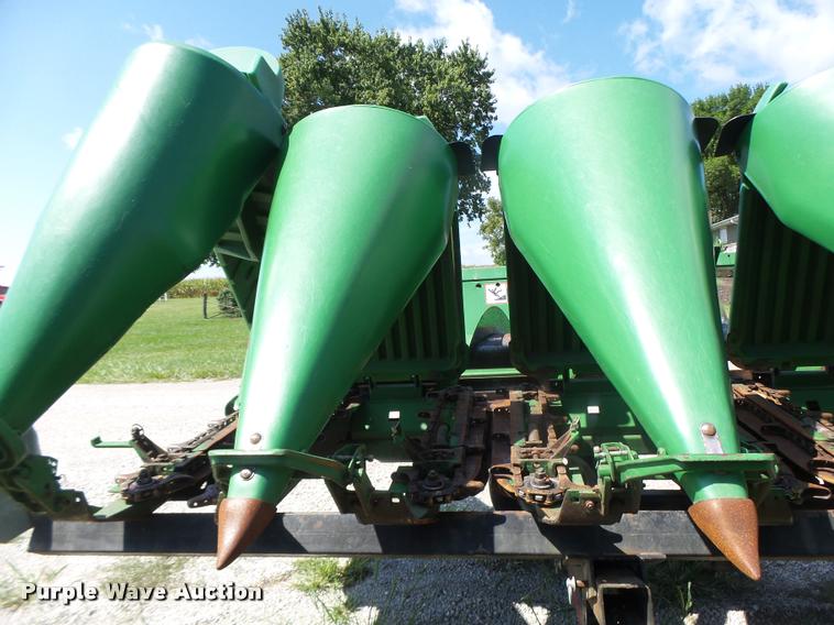 image for item DB5866 1995 John Deere 893 corn head