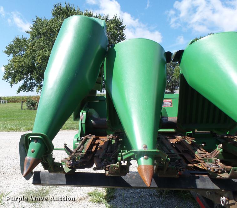 image for item DB5866 1995 John Deere 893 corn head