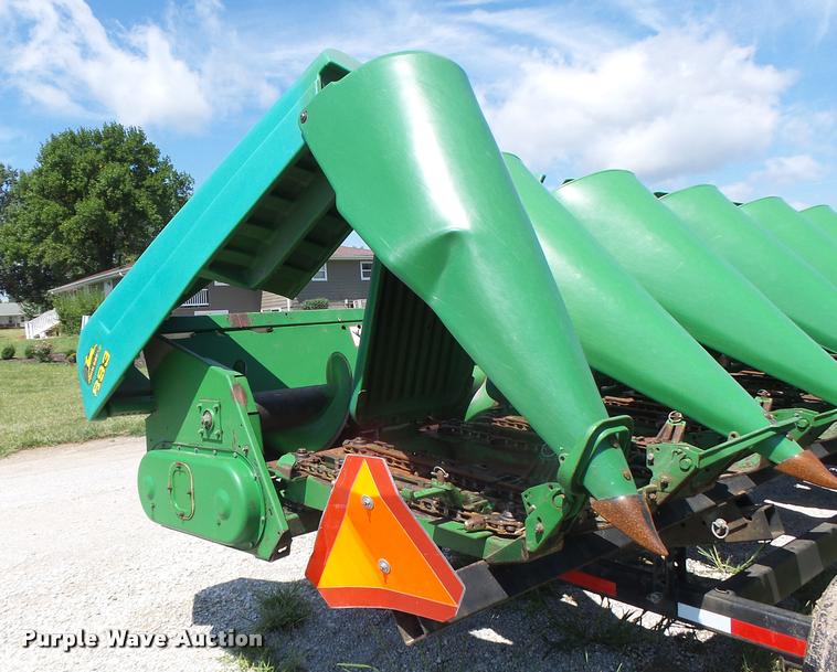 image for item DB5866 1995 John Deere 893 corn head