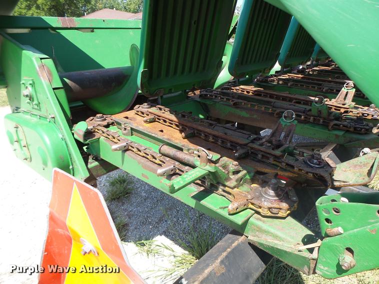 image for item DB5866 1995 John Deere 893 corn head