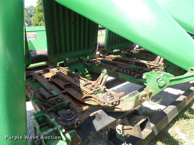 image for item DB5866 1995 John Deere 893 corn head