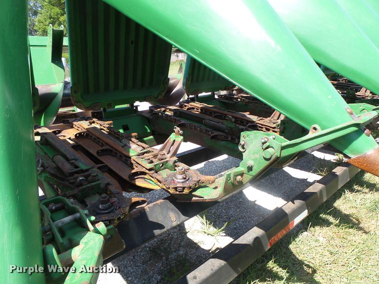 image for item DB5866 1995 John Deere 893 corn head