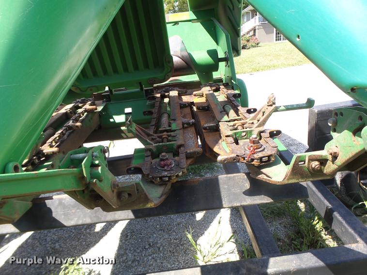 image for item DB5866 1995 John Deere 893 corn head