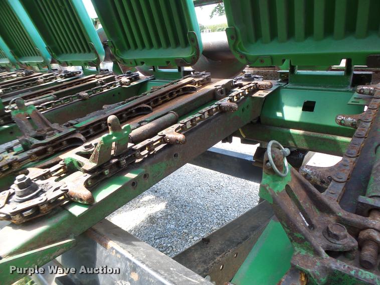 image for item DB5866 1995 John Deere 893 corn head