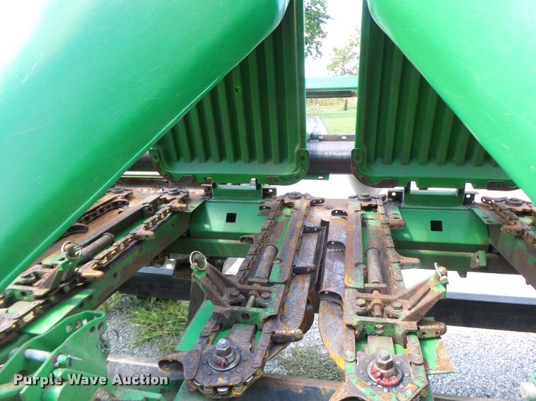 image for item DB5866 1995 John Deere 893 corn head