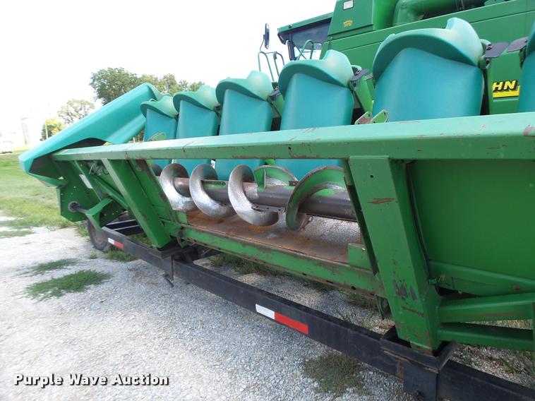 image for item DB5866 1995 John Deere 893 corn head