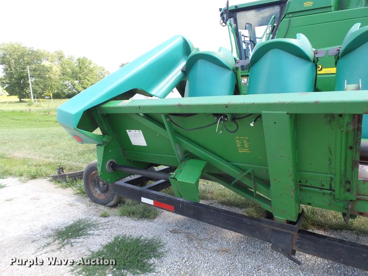 image for item DB5866 1995 John Deere 893 corn head