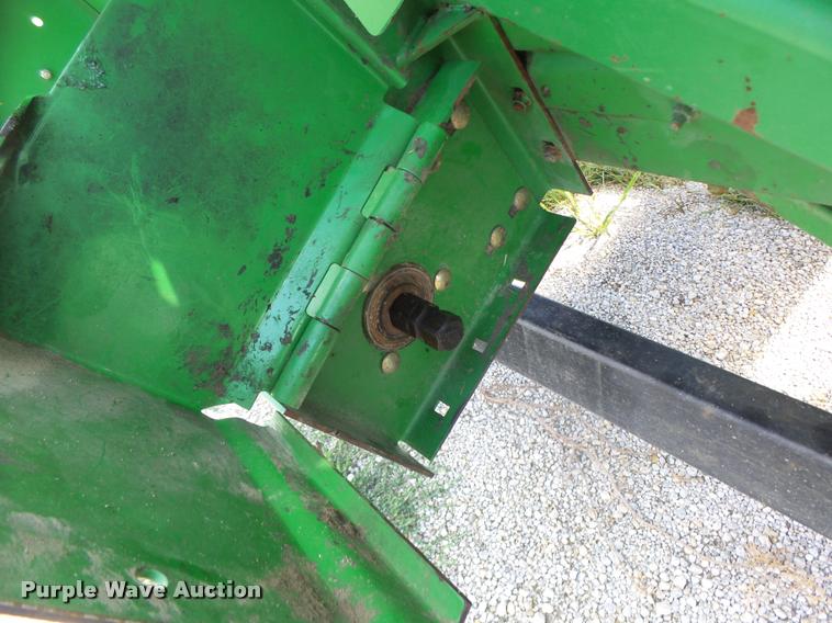 image for item DB5866 1995 John Deere 893 corn head