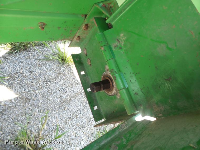 image for item DB5866 1995 John Deere 893 corn head