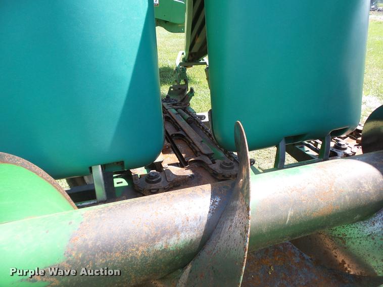 image for item DB5866 1995 John Deere 893 corn head