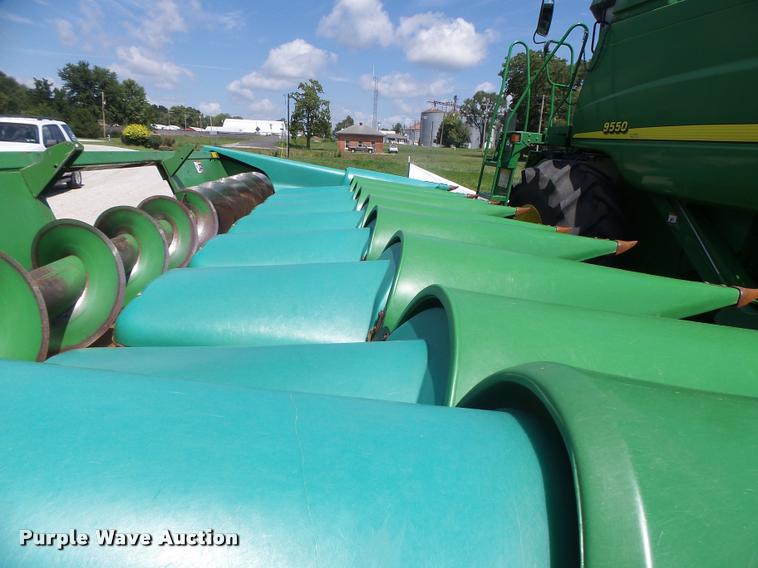 image for item DB5866 1995 John Deere 893 corn head