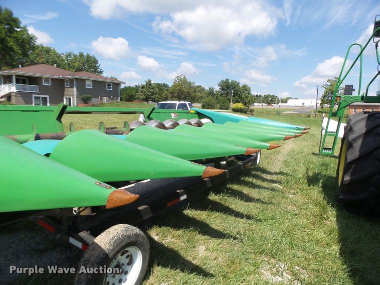 image for item DB5866 1995 John Deere 893 corn head