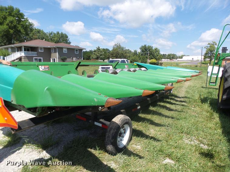 image for item DB5866 1995 John Deere 893 corn head