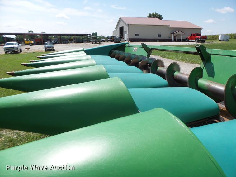 image for item DB5866 1995 John Deere 893 corn head