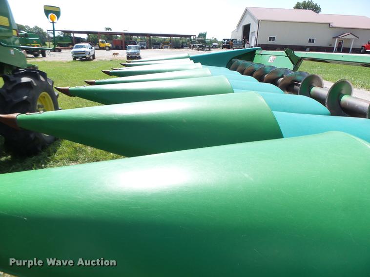 image for item DB5866 1995 John Deere 893 corn head