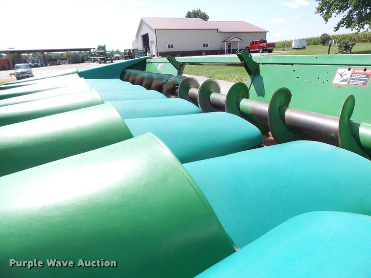 image for item DB5866 1995 John Deere 893 corn head