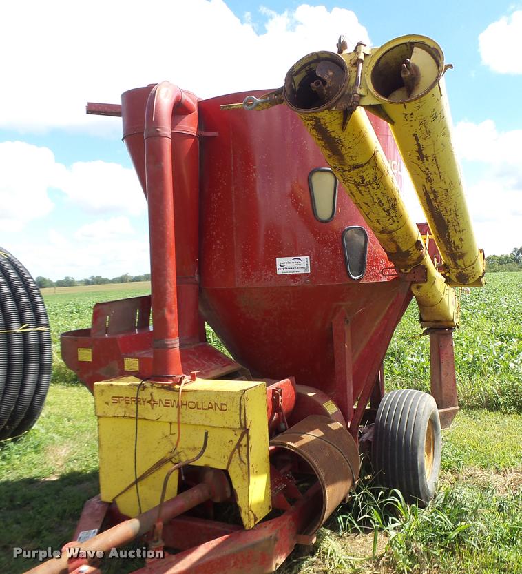 image for item DB5888 New Holland 355 feed grinder mixer