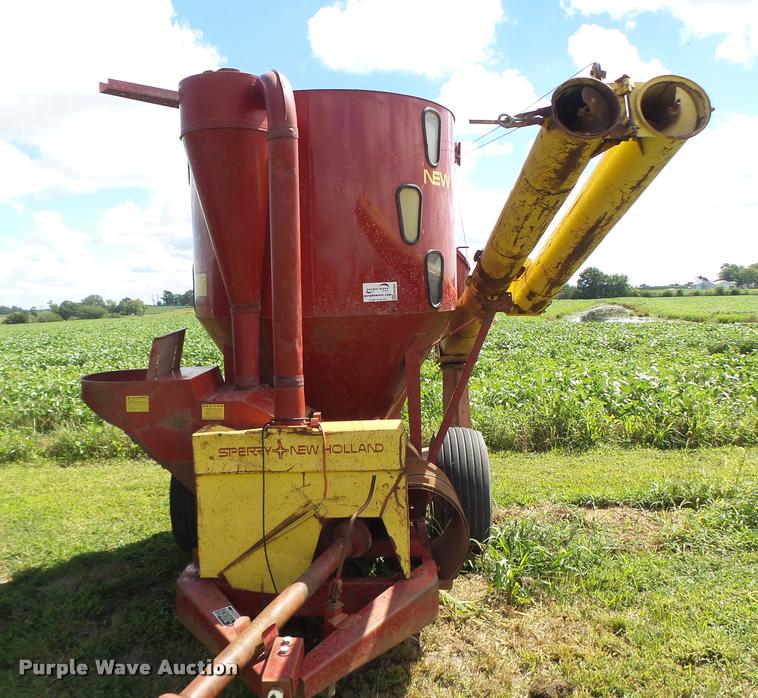 image for item DB5888 New Holland 355 feed grinder mixer