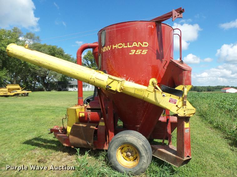 image for item DB5888 New Holland 355 feed grinder mixer