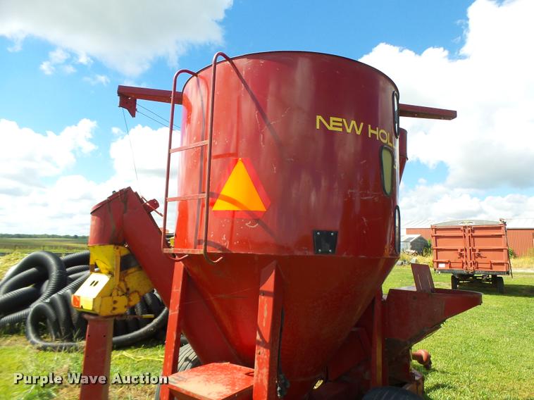 image for item DB5888 New Holland 355 feed grinder mixer