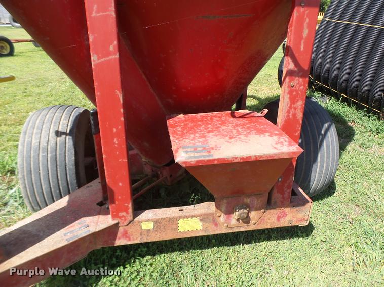 image for item DB5888 New Holland 355 feed grinder mixer