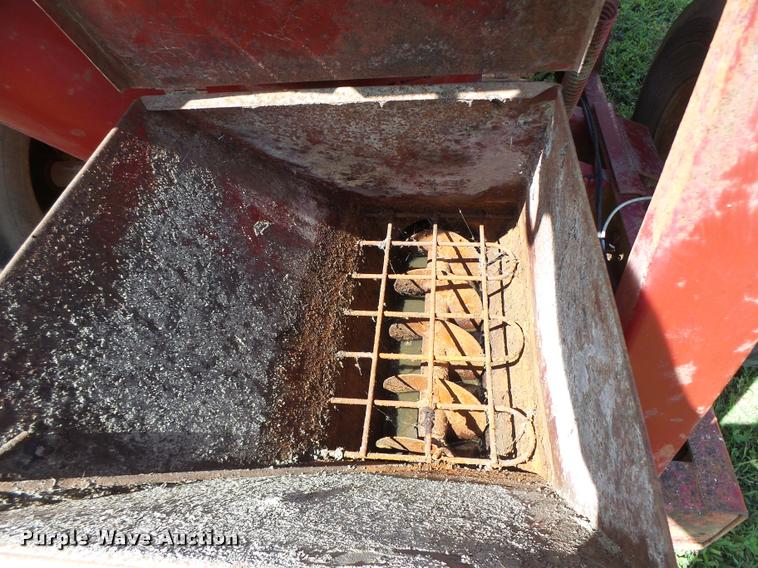 image for item DB5888 New Holland 355 feed grinder mixer