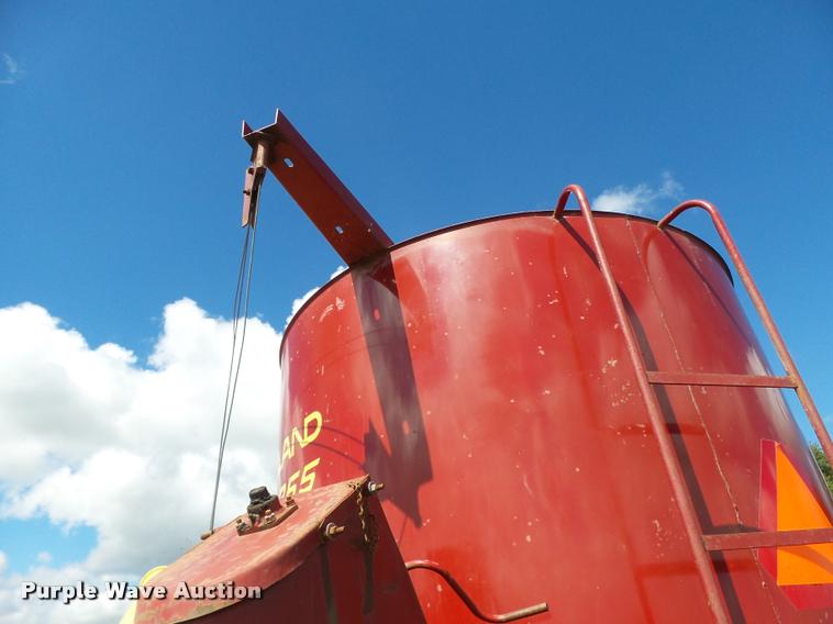image for item DB5888 New Holland 355 feed grinder mixer