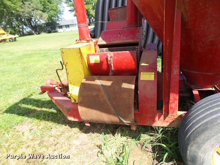 image for item DB5888 New Holland 355 feed grinder mixer