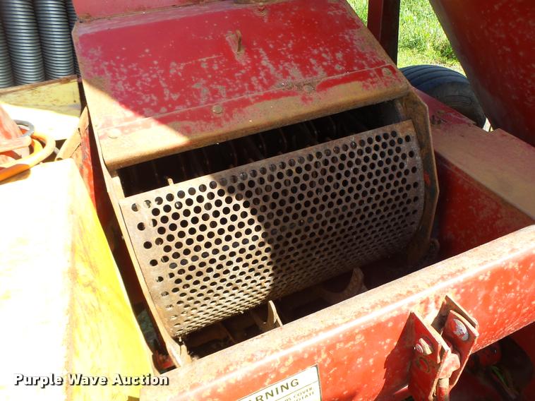 image for item DB5888 New Holland 355 feed grinder mixer