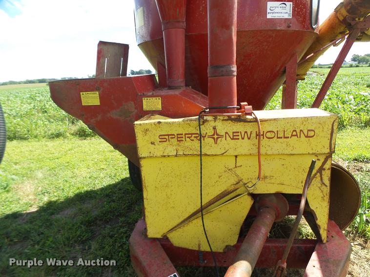 image for item DB5888 New Holland 355 feed grinder mixer