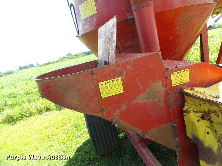 image for item DB5888 New Holland 355 feed grinder mixer