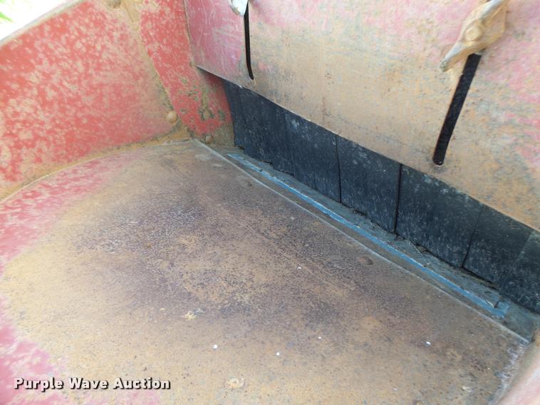 image for item DB5888 New Holland 355 feed grinder mixer