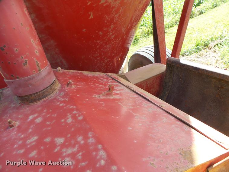 image for item DB5888 New Holland 355 feed grinder mixer